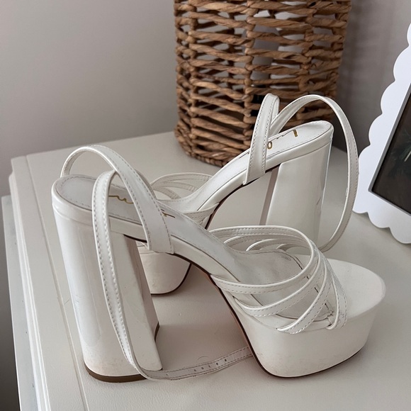 Heels - Picture 4 of 4